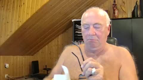 Snapshot of asusandy chatting on September 11, 9:15 pm asusandy online show from September 11, 9:15 pm