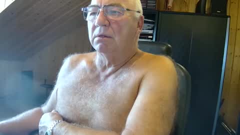 Snapshot of asusandy chatting on September 15, 8:14 am asusandy online show from September 15, 8:14 am