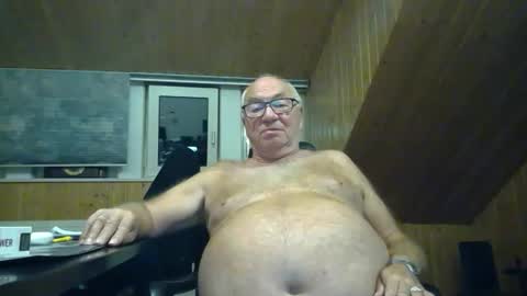 Snapshot of asusandy chatting on September 20, 12:33 am asusandy online show from September 20, 12:33 am