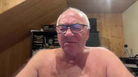 Snapshot of asusandy chatting on September 24, 11:19 pm asusandy online show from September 24, 11:19 pm