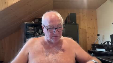 Snapshot of asusandy chatting on September 25, 2:21 pm asusandy online show from September 25, 2:21 pm