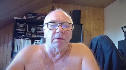 Snapshot of asusandy chatting on September 29, 6:18 am asusandy online show from September 29, 6:18 am