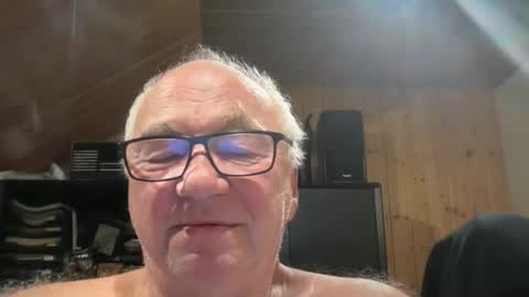 Snapshot of asusandy chatting on October 1, 3:56 am asusandy online show from October 1, 3:56 am