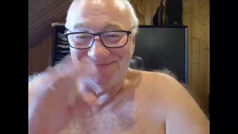 Snapshot of asusandy chatting on October 4, 2:04 pm asusandy online show from October 4, 2:04 pm