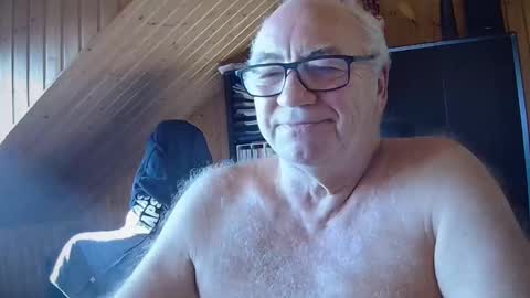 Snapshot of asusandy chatting on October 13, 10:37 am asusandy online show from October 13, 10:37 am