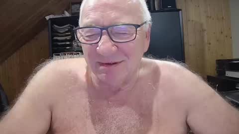 Snapshot of asusandy chatting on November 16, 1:33 am asusandy online show from November 16, 1:33 am