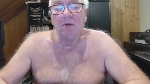 Snapshot of asusandy chatting on January 9, 12:46 am asusandy online show from January 9, 12:46 am