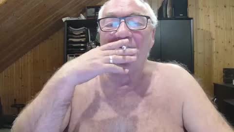 Snapshot of asusandy chatting on January 13, 11:32 pm asusandy online show from January 13, 11:32 pm