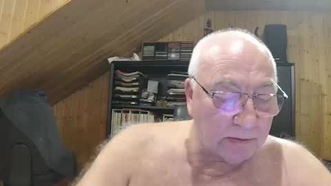 Snapshot of asusandy chatting on February 12, 11:11 pm asusandy online show from February 12, 11:11 pm