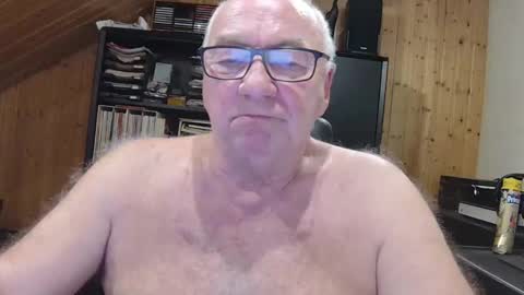 Snapshot of asusandy chatting on February 23, 9:45 pm asusandy online show from February 23, 9:45 pm