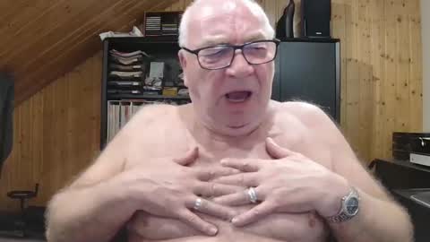 Snapshot of asusandy chatting on February 24, 10:30 pm asusandy online show from February 24, 10:30 pm