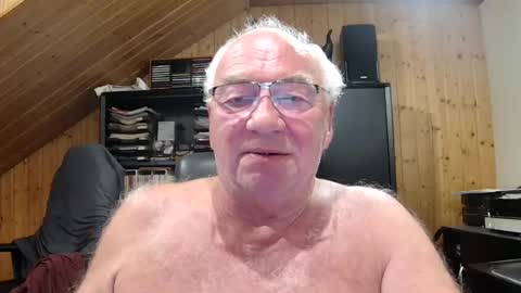 Snapshot of asusandy chatting on July 3, 10:16 pm asusandy online show from July 3, 10:16 pm