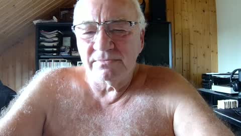 Snapshot of asusandy chatting on July 14, 9:25 am asusandy online show from July 14, 9:25 am