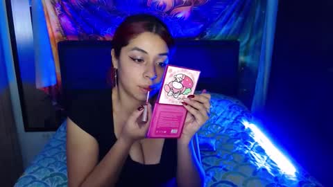 Snapshot of atena_messy chatting on October 28, 1:31 am atena messy online show from October 28, 1:31 am
