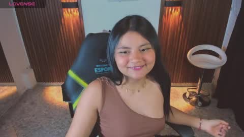 athena_snaw online show from May 12, 2:52 am