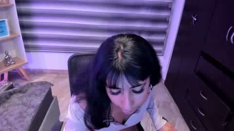 Snapshot of athenea_brown chatting on December 17, 10:34 am Athenea online show from December 17, 10:34 am