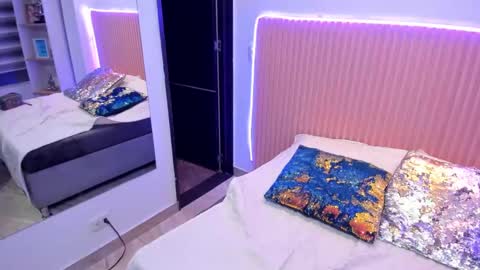 Snapshot of athenea_brown chatting on December 18, 3:58 am Athenea online show from December 18, 3:58 am