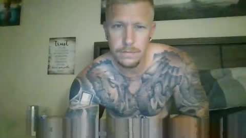 AthleticWhiteboy777 online show from May 26, 4:41 am