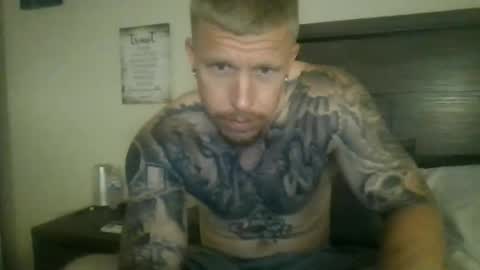 AthleticWhiteboy777 online show from May 29, 4:43 am