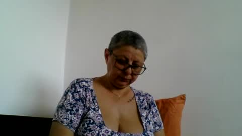 Snapshot of atikaarea chatting on June 23, 10:57 am atikaarea online show from June 23, 10:57 am