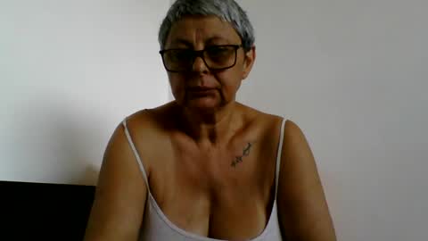 Snapshot of atikaarea chatting on August 4, 10:29 am atikaarea online show from August 4, 10:29 am