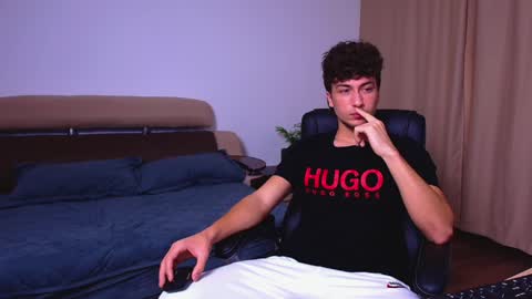 Snapshot of atlascharm chatting on December 9, 9:28 am AtlasCharm online show from December 9, 9:28 am