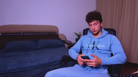 Snapshot of atlascharm chatting on December 12, 4:32 pm AtlasCharm online show from December 12, 4:32 pm