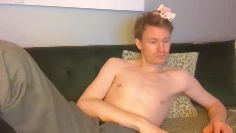 Snapshot of atvulpes chatting on December 25, 6:52 am Max Powers online show from December 25, 6:52 am