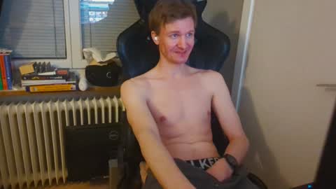 Snapshot of atvulpes chatting on December 25, 7:13 pm Max Powers online show from December 25, 7:13 pm