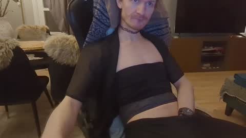 Snapshot of atvulpes chatting on January 19, 10:49 pm Max Powers online show from January 19, 10:49 pm