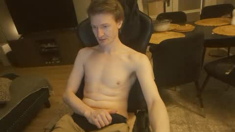 Snapshot of atvulpes chatting on February 7, 5:52 am Max Powers online show from February 7, 5:52 am