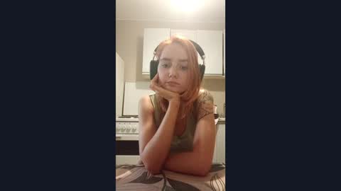 Snapshot of aubreykrenzer chatting on October 4, 1:09 pm Bella online show from October 4, 1:09 pm
