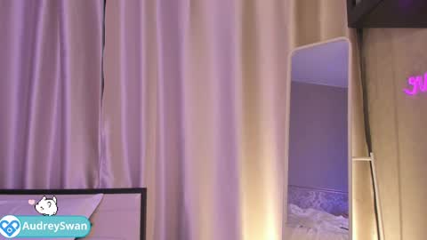 Mary online show from February 17, 1:10 pm