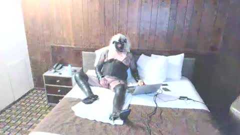 Snapshot of auntiejoan chatting on December 31, 4:04 pm Dodge001 online show from December 31, 4:04 pm