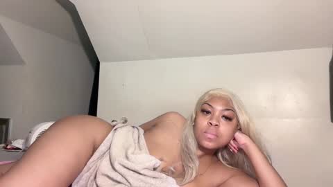 Snapshot of aunyxxx chatting on February 5, 11:17 pm aunyxxx online show from February 5, 11:17 pm