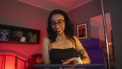 Snapshot of aura_soul_ chatting on November 7, 4:45 am A U R A online show from November 7, 4:45 am