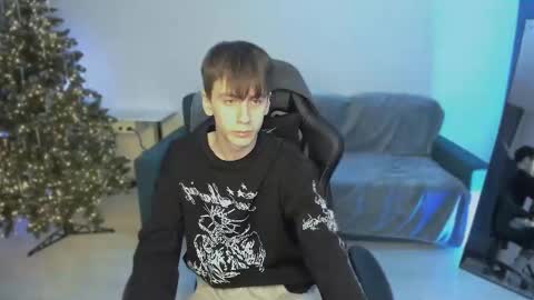 auracrye online show from December 26, 9:26 pm