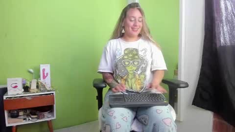 Aura Divina  online show from May 17, 5:09 pm