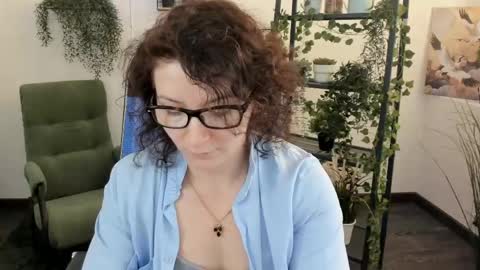 Aurelia online show from May 18, 1:35 am