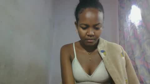 Snapshot of aurelie08 chatting on May 20, 9:59 am aurelie08 online show from May 20, 9:59 am