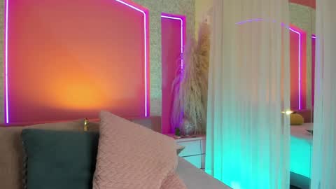 Snapshot of aurora_aaa chatting on December 10, 7:43 pm Aurora online show from December 10, 7:43 pm