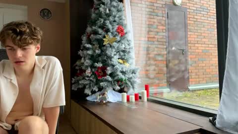 Hey Im Aurora - the spark you wont forget. online show from November 23, 8:03 am