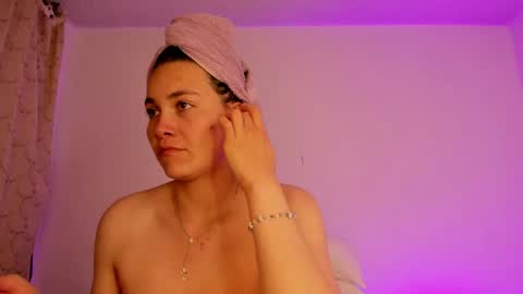 aurora_divine online show from May 18, 6:58 pm
