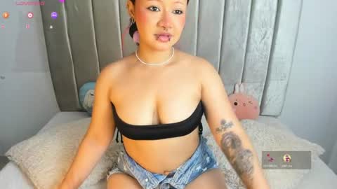 Snapshot of aurora_johnson_ chatting on June 21, 6:38 am A U R O R A online show from June 21, 6:38 am