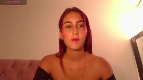 Snapshot of aurora_petit_ chatting on May 28, 8:39 pm aurora petit online show from May 28, 8:39 pm