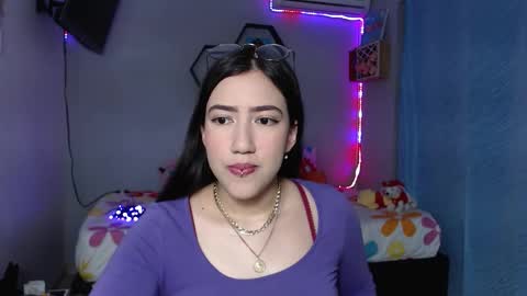 Snapshot of aurora_shy_ chatting on September 12, 10:37 am Aurora  online show from September 12, 10:37 am