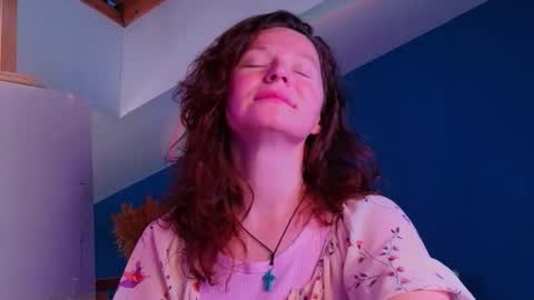 auroraborealis__ online show from December 21, 6:20 am