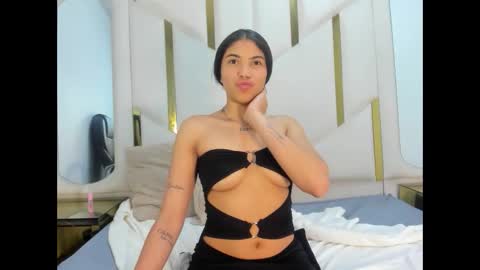Snapshot of aurorahoney32 chatting on May 5, 9:56 pm aurorahoney32 online show from May 5, 9:56 pm