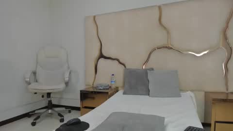 Snapshot of aurorahoney32 chatting on May 6, 9:31 pm aurorahoney32 online show from May 6, 9:31 pm