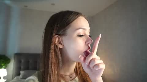 Snapshot of auroralowen chatting on July 22, 5:54 am Aurora online show from July 22, 5:54 am